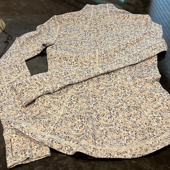 Lululemon - Picture 3 of 5